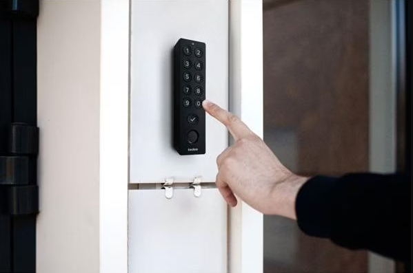 Έξυπνη κλειδαριά Tedee Go 2 + Bridge WI-FI + KEYPAD PRO άνοιγμα με κινητό ιδανικό για Airbnb - 2