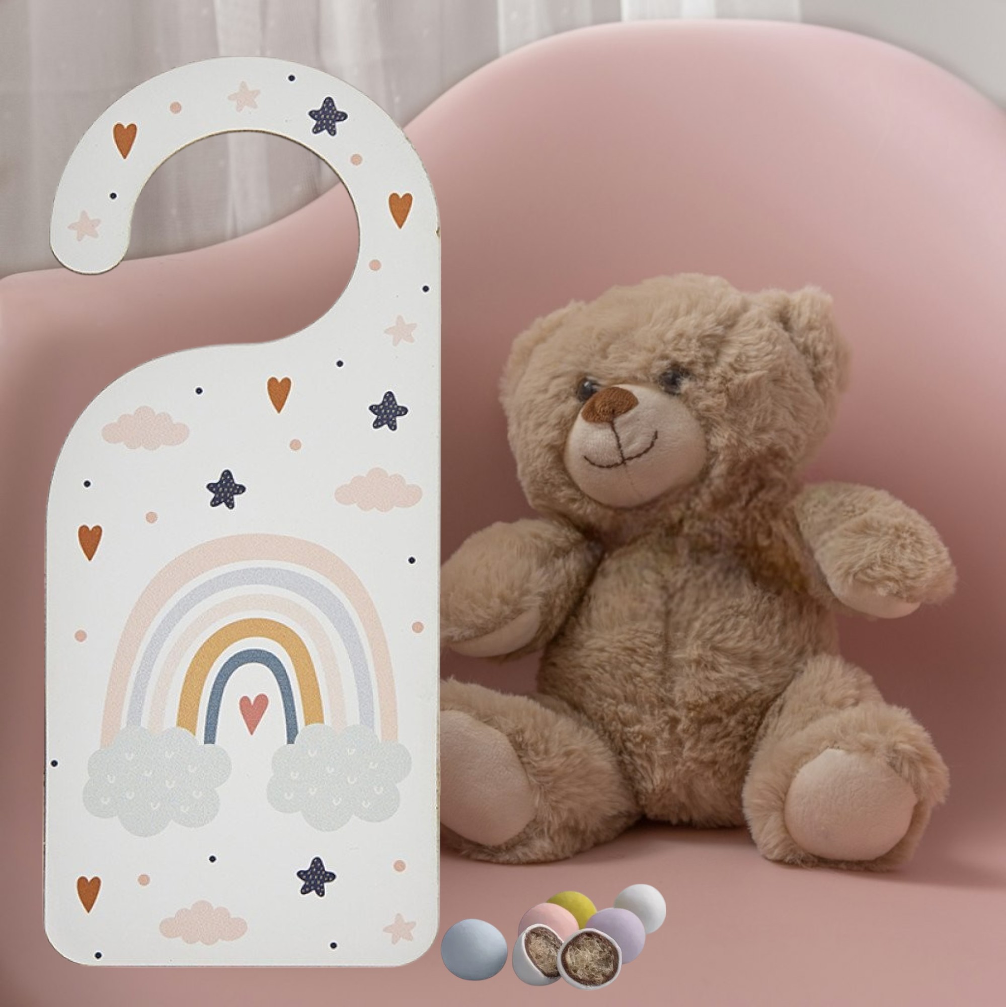 Baptism favor – Wooden door hanger with a rainbow theme - 1