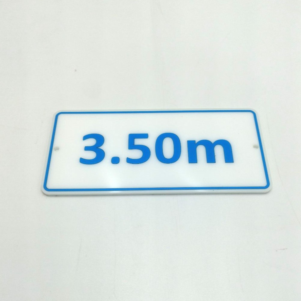 Depth signage tags for swimming pools