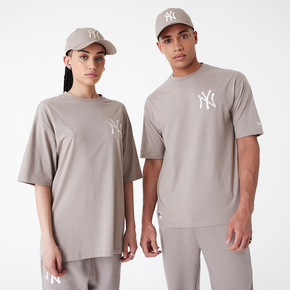 NEW ERA New York Yankees League Essential Brown Oversized Unisex T-Shirt - Μπεζ