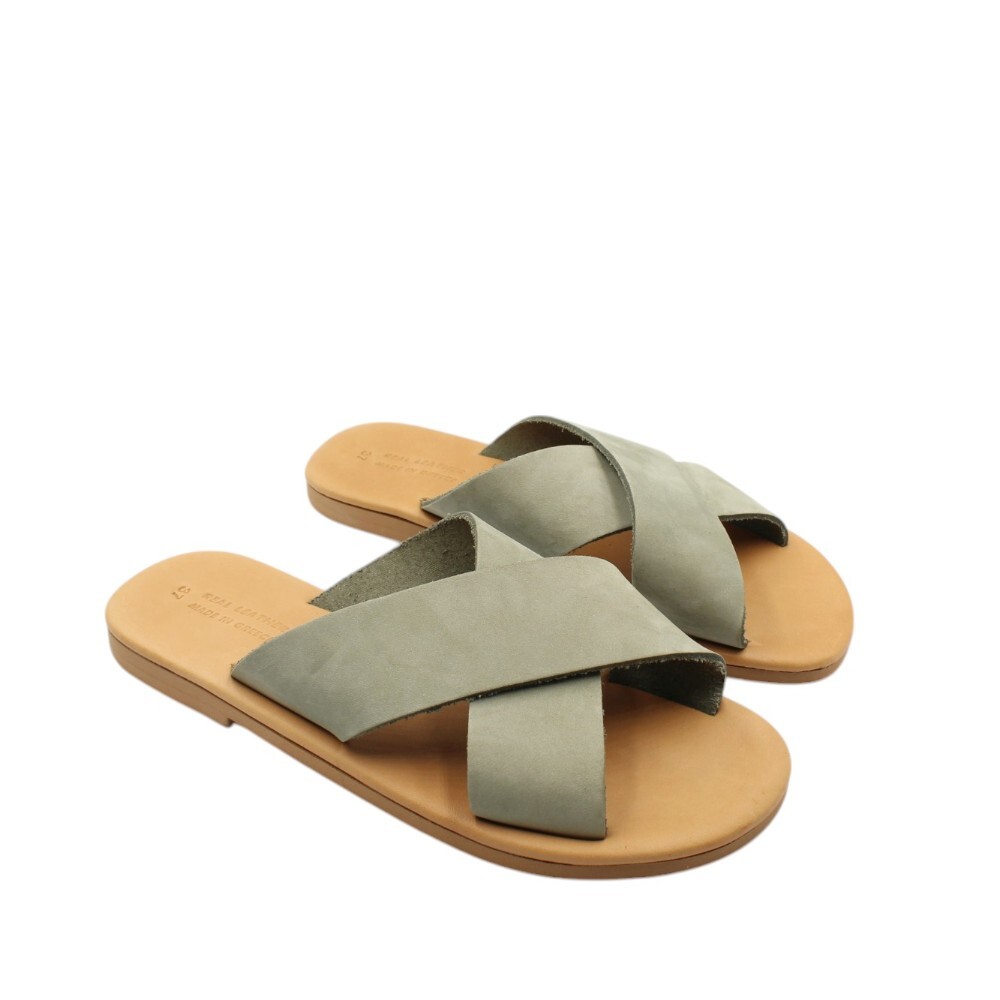 Handmade leather sandal with cross straps and a soft sole in green color - 2