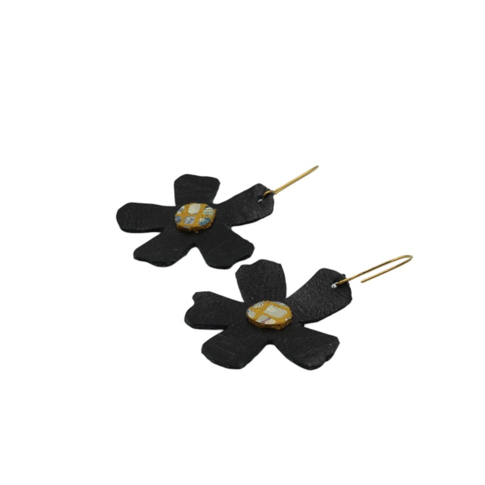 Handmade leather earrings in a flower shape, black color. - 2