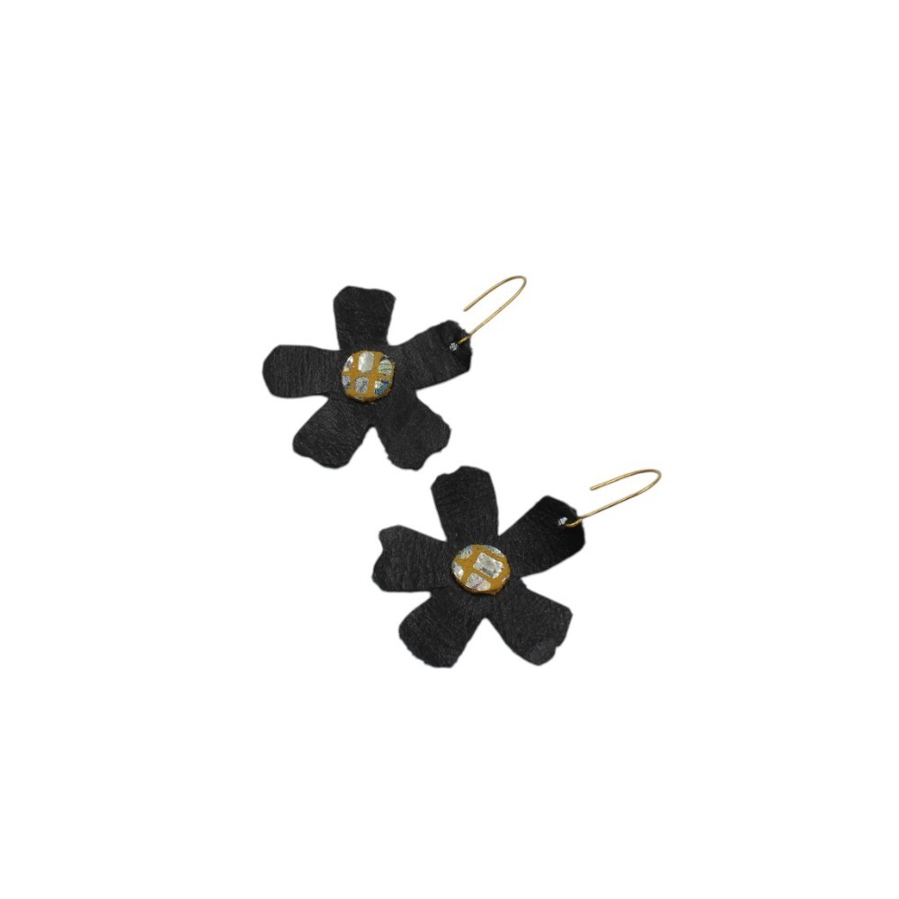 Handmade leather earrings in a flower shape, black color. - 4