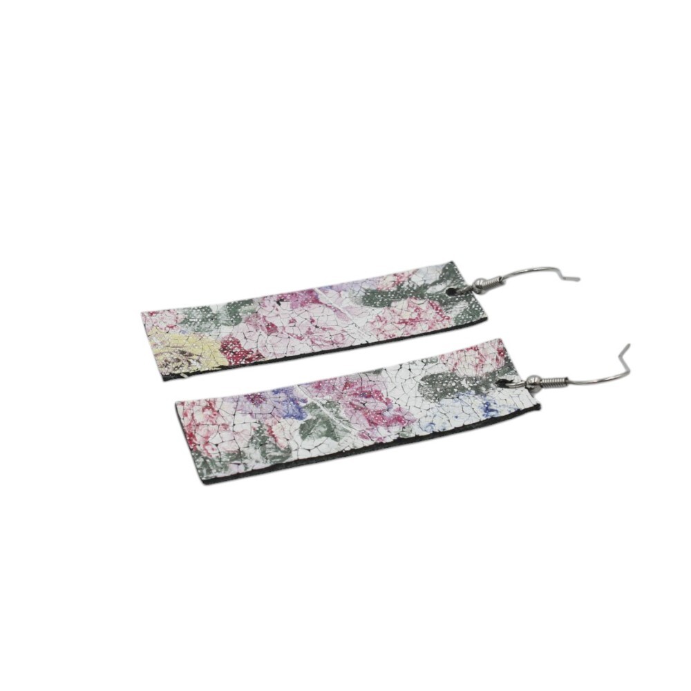 Rectangular leather earrings with a floral design - Pink