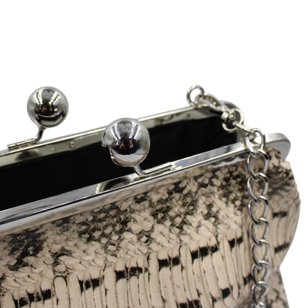 Leather bag with metallic clasp in black and white snake print - 4