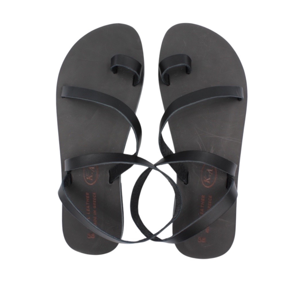 Leather sandals with straps in black color - Black