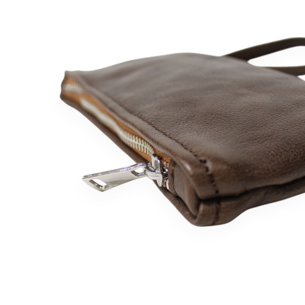 Leather wristlet bag in brown color - Zoe - 3