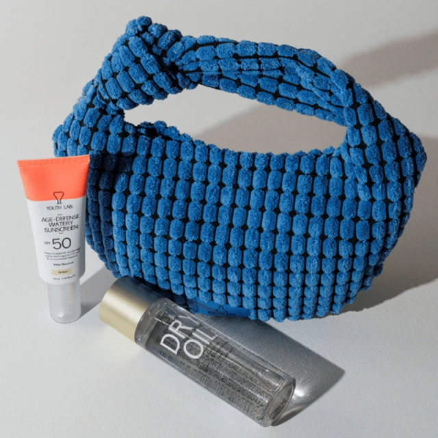 Youth Lab. Promo Sun Kissed Love Set Age-Defense Watery Αντηλιακό Προσώπου Tinted SPF50, 40ml & Dry Oil Ξηρό Λάδι Θρέψης, Ενυδάτωσης & Προστασίας για Πρόσωπο, Σώμα & Μαλλιά, 100ml & Τσαντάκι, 1τεμ, 1σετ - 3