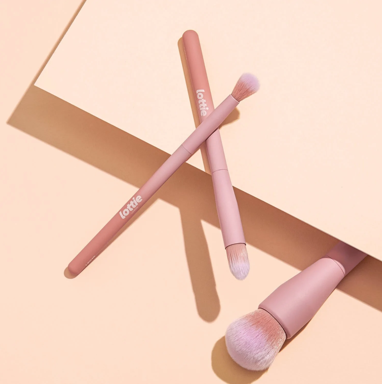 Lottie London LF010 Tapered Highlighter Brush, 1τεμ - 3