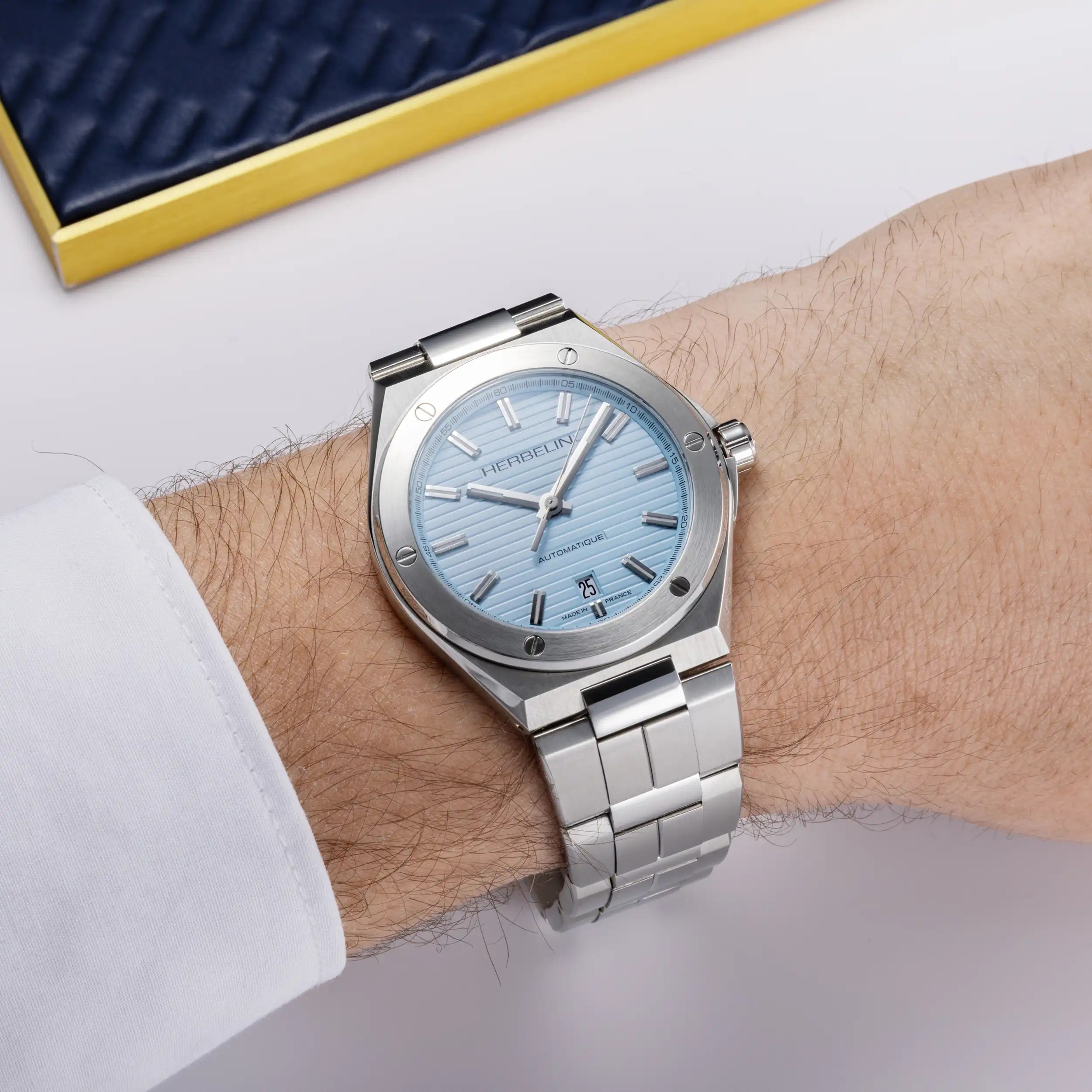HERBELIN Cap Camarat Automatic Light Blue Gradient Dial 40.5mm Silver Stainless Steel Bracelet 1645B25 - 
