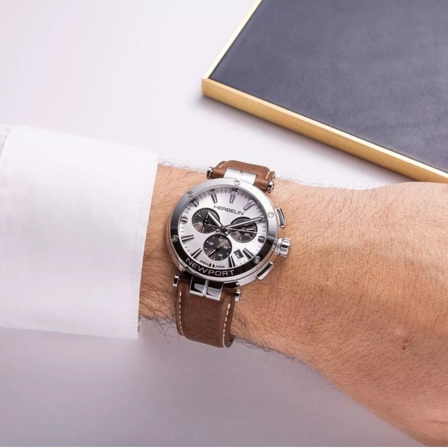 HERBELIN Newport Gent Chronograph White Dial 40.5mm Silver Stainless Steel Brown Leather Strap 37658AP42MA - 3