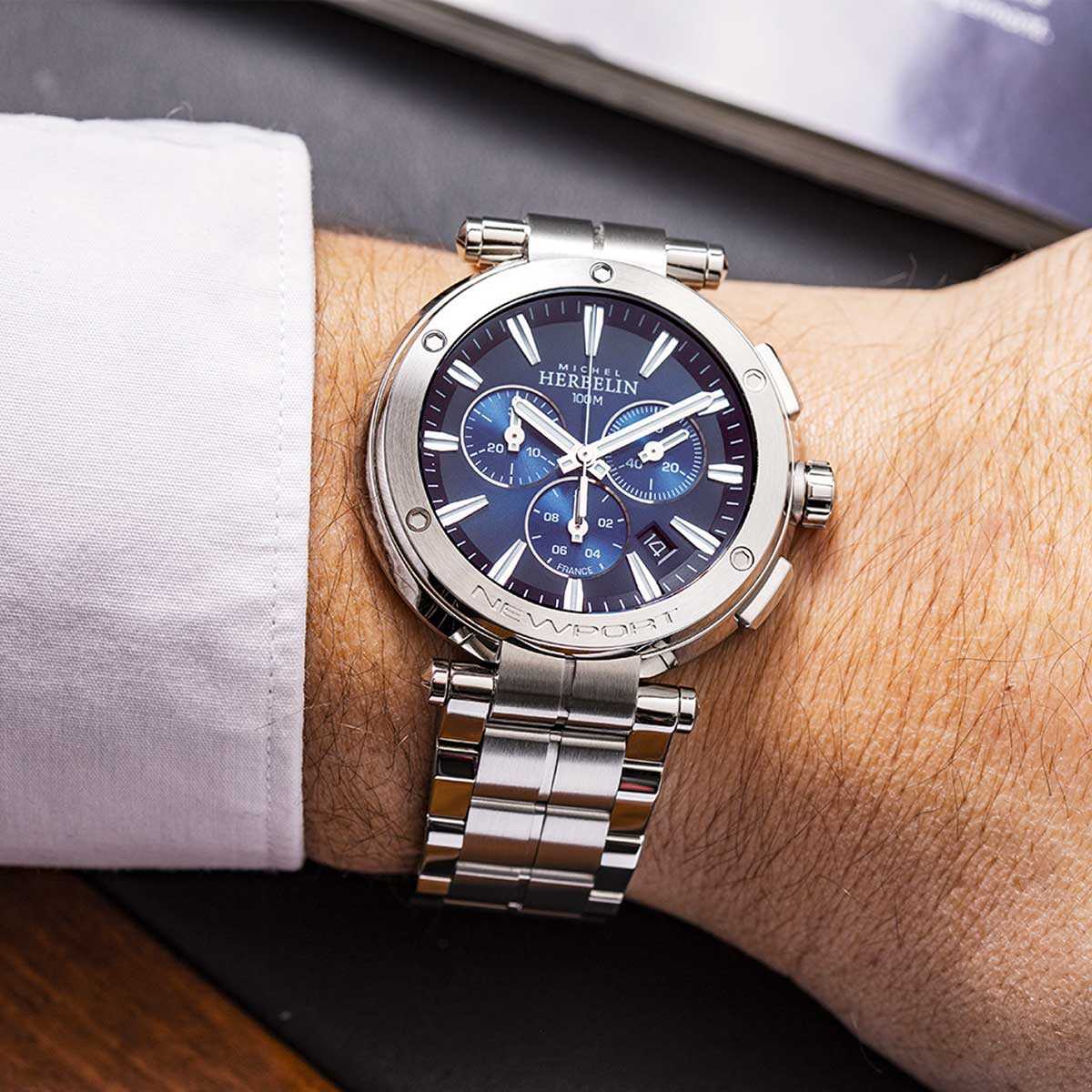 HERBELIN Newport Gent Chronograph Blue Dial 43mm Silver Stainless Steel Bracelet 37688B35 - 