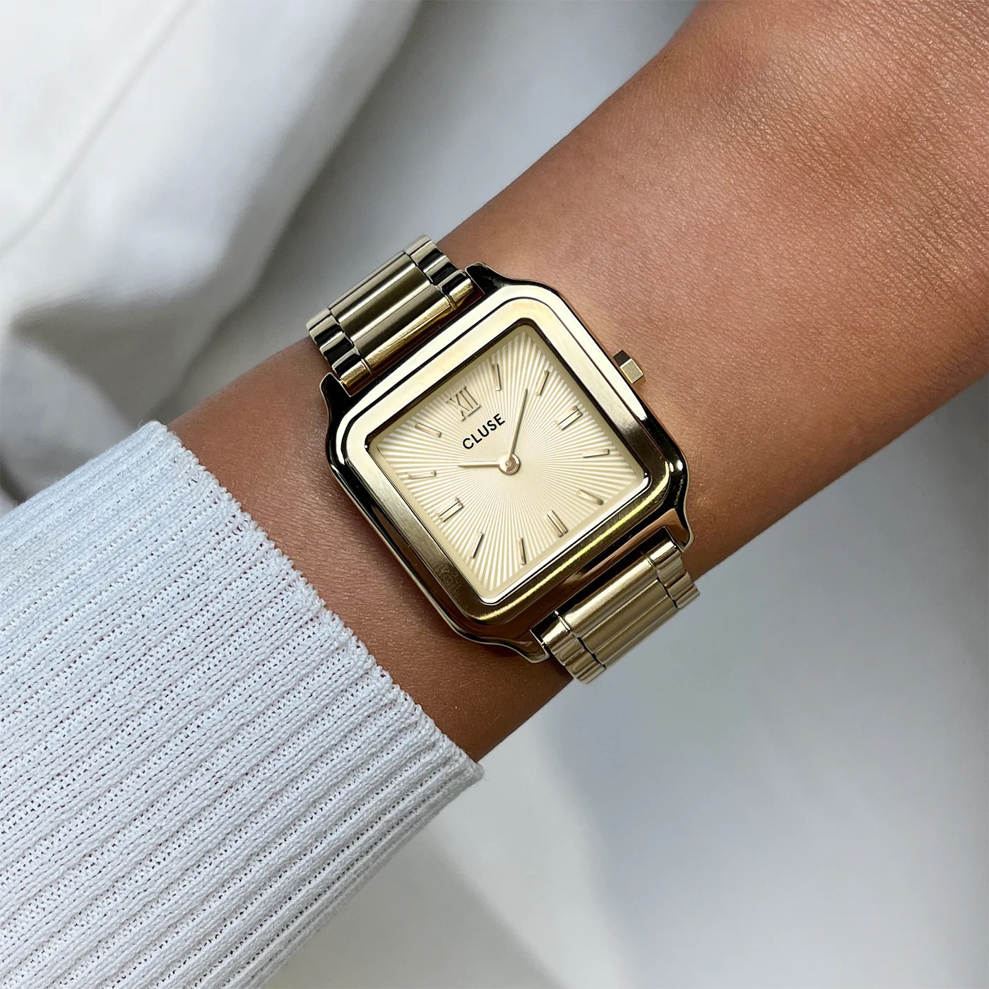 CLUSE Gracieuse Gold Dial 28mm Gold Stainless Steel Bracelet CW11911   - 4