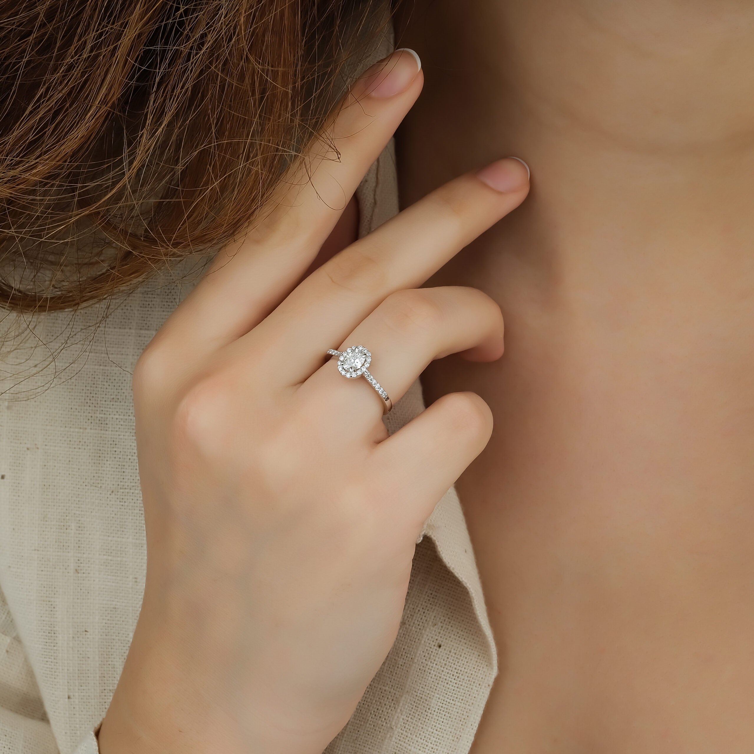 RING Halo SENZIO Collection White Gold K18 with 0.50ct. Oval-cut Diamond BLVD12391 - 