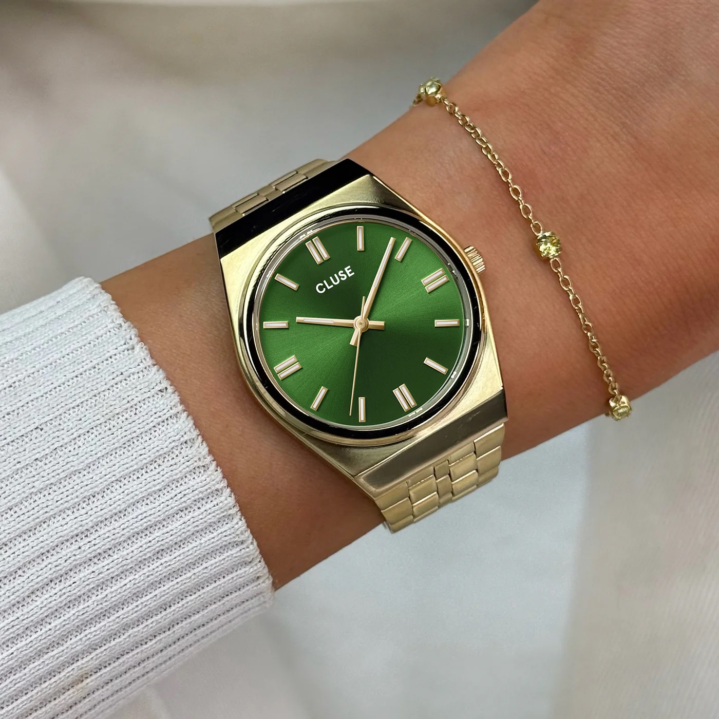 CLUSE Retro 70's Green Dial 33mm Gold Stainless Steel Bracelet CW35105 - 4