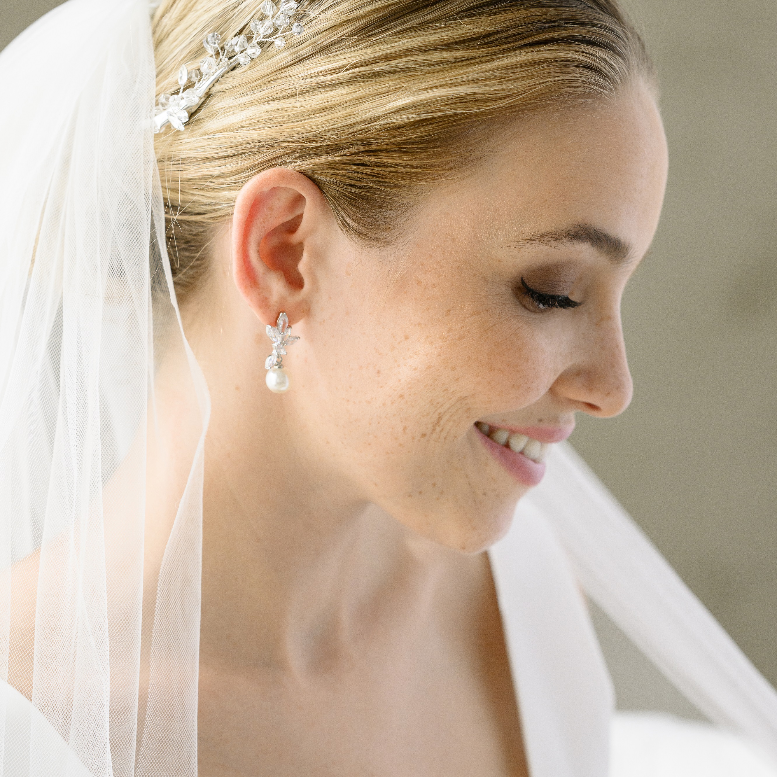 EARRINGS Dangle Full Stone Gloria Hope Silver Plated with Zircon Stones and Pearls GH24W-10067E - 
