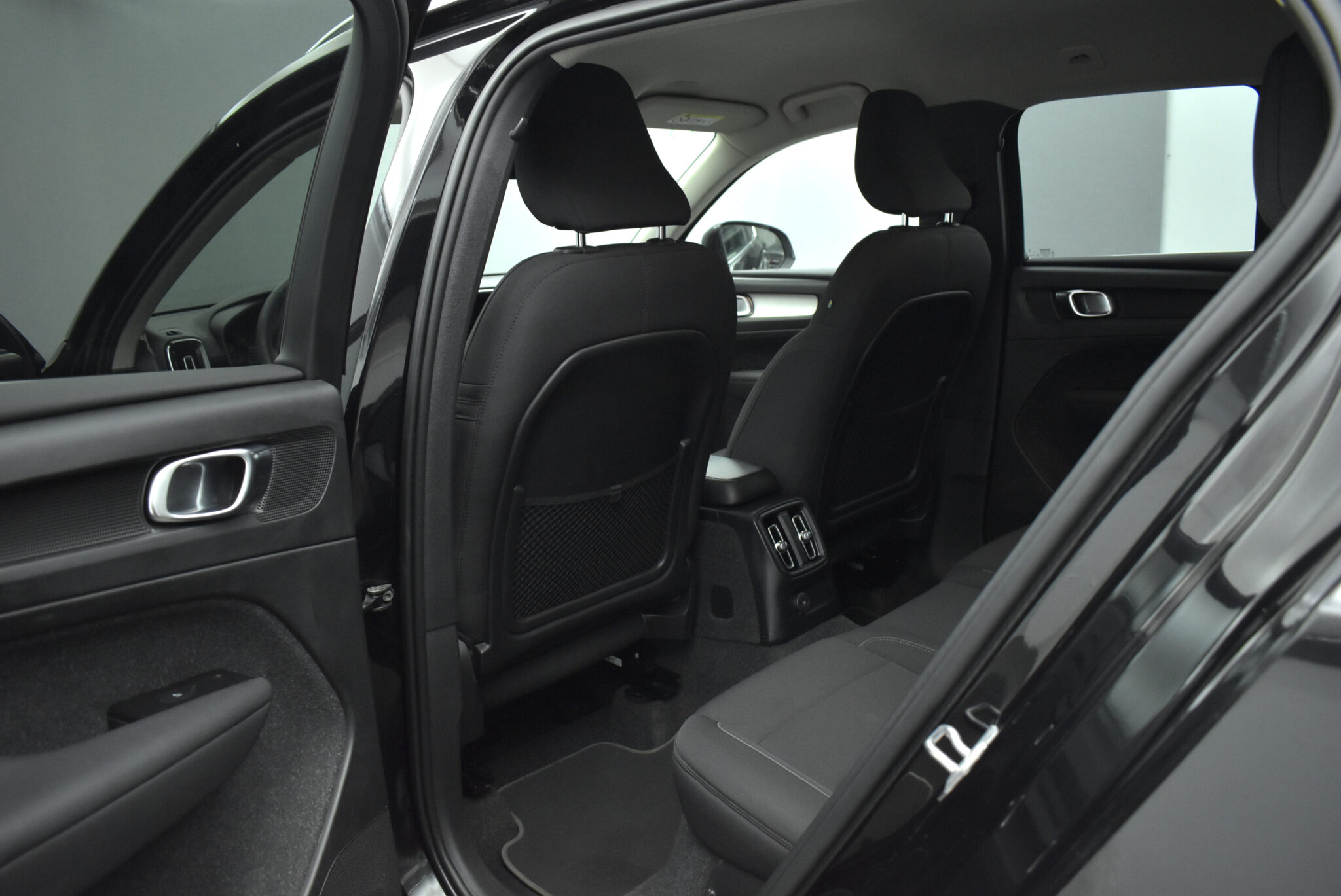 Volvo XC40 1.5 T4 Recharge Inscription Business - 13