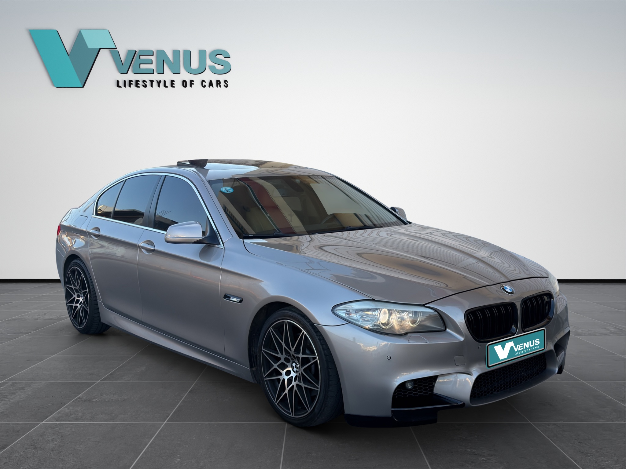 BMW 520i Look M Automatic 2012 - 2