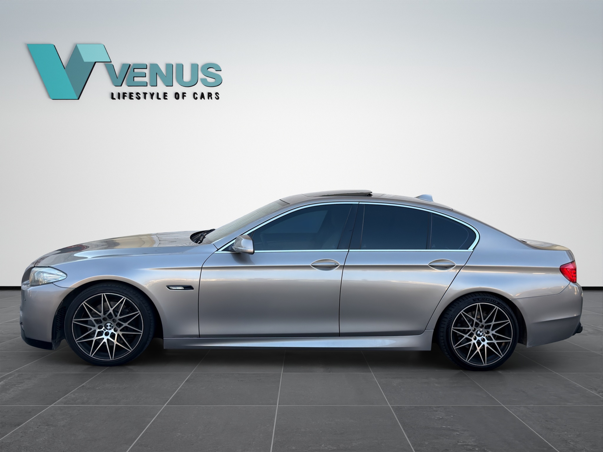 BMW 520i Look M Automatic 2012 - 8
