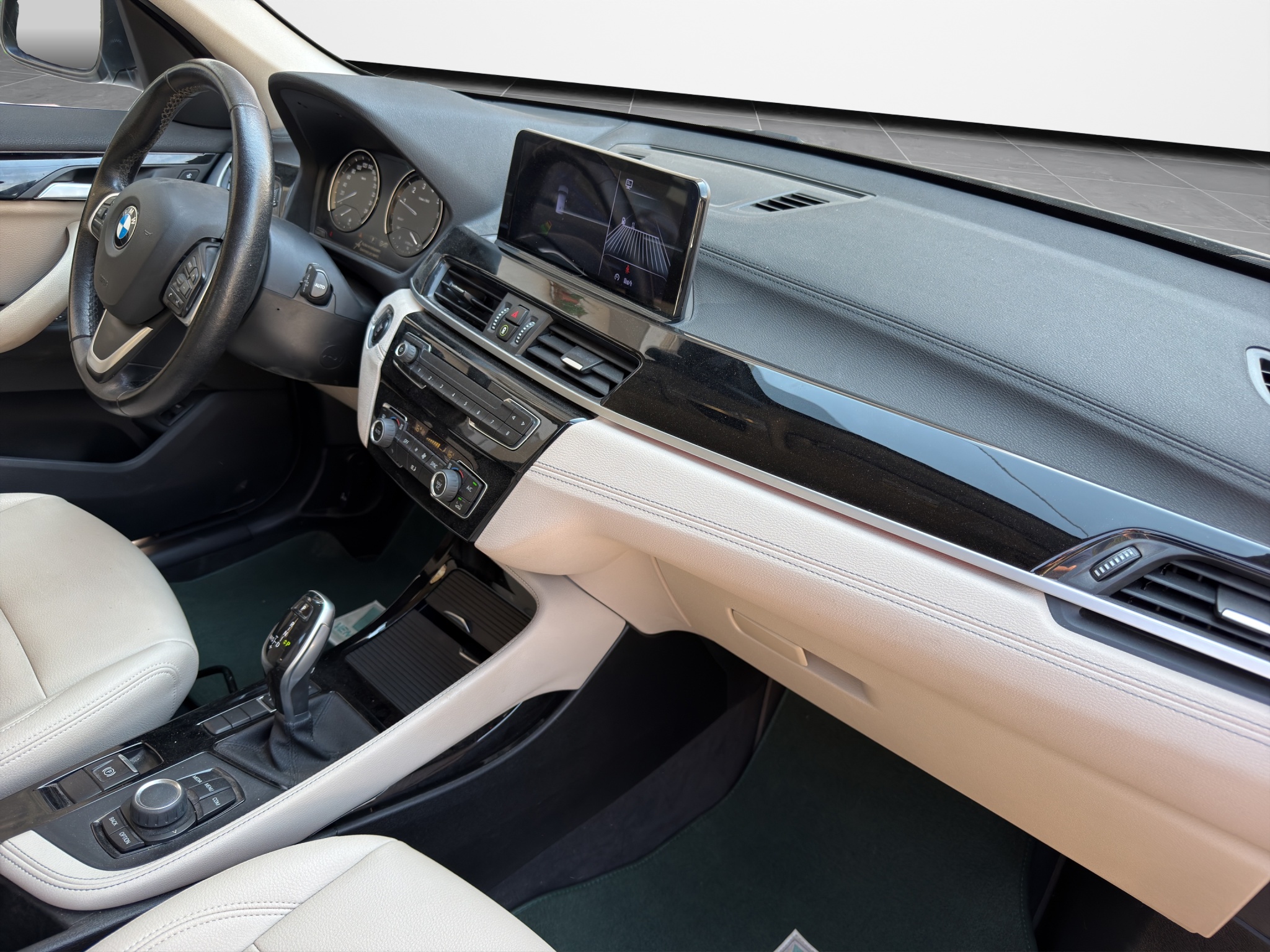 BMW X1 sDrive18i Automatic Facelift 2020  - 18