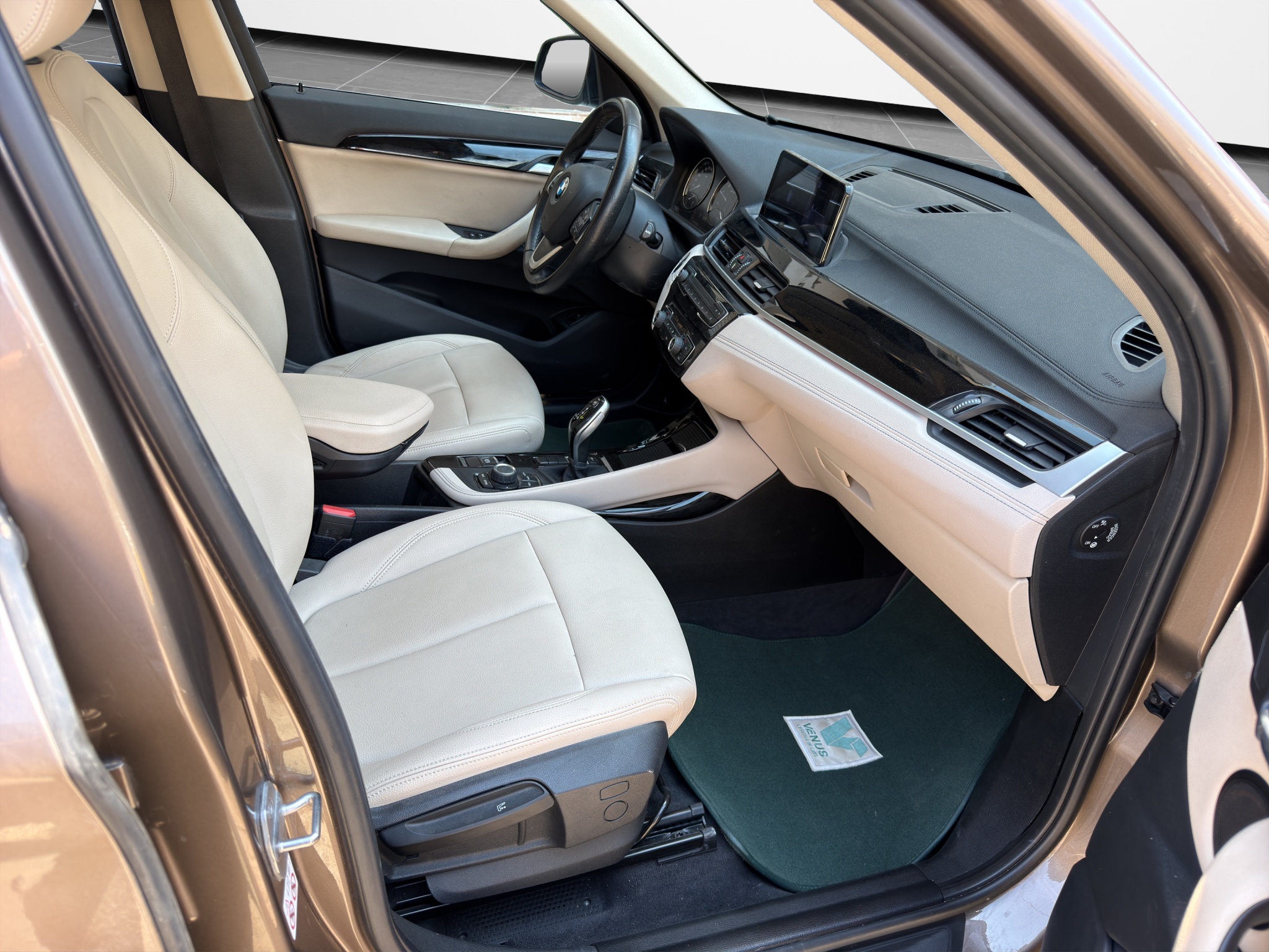 BMW X1 sDrive18i Automatic Facelift 2020  - 19