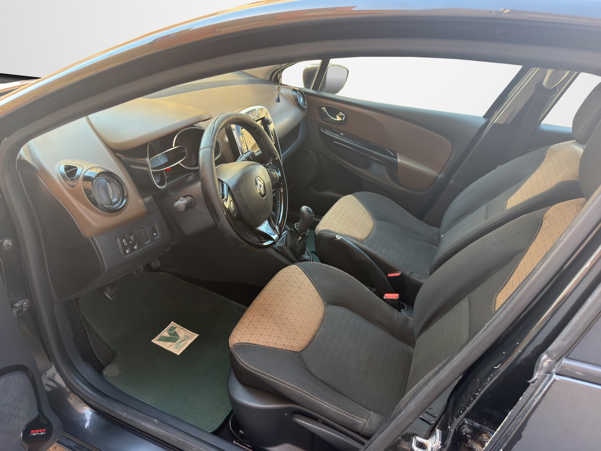 Renault Clio 1.5 dCi Expression Diesel 2013 - 10