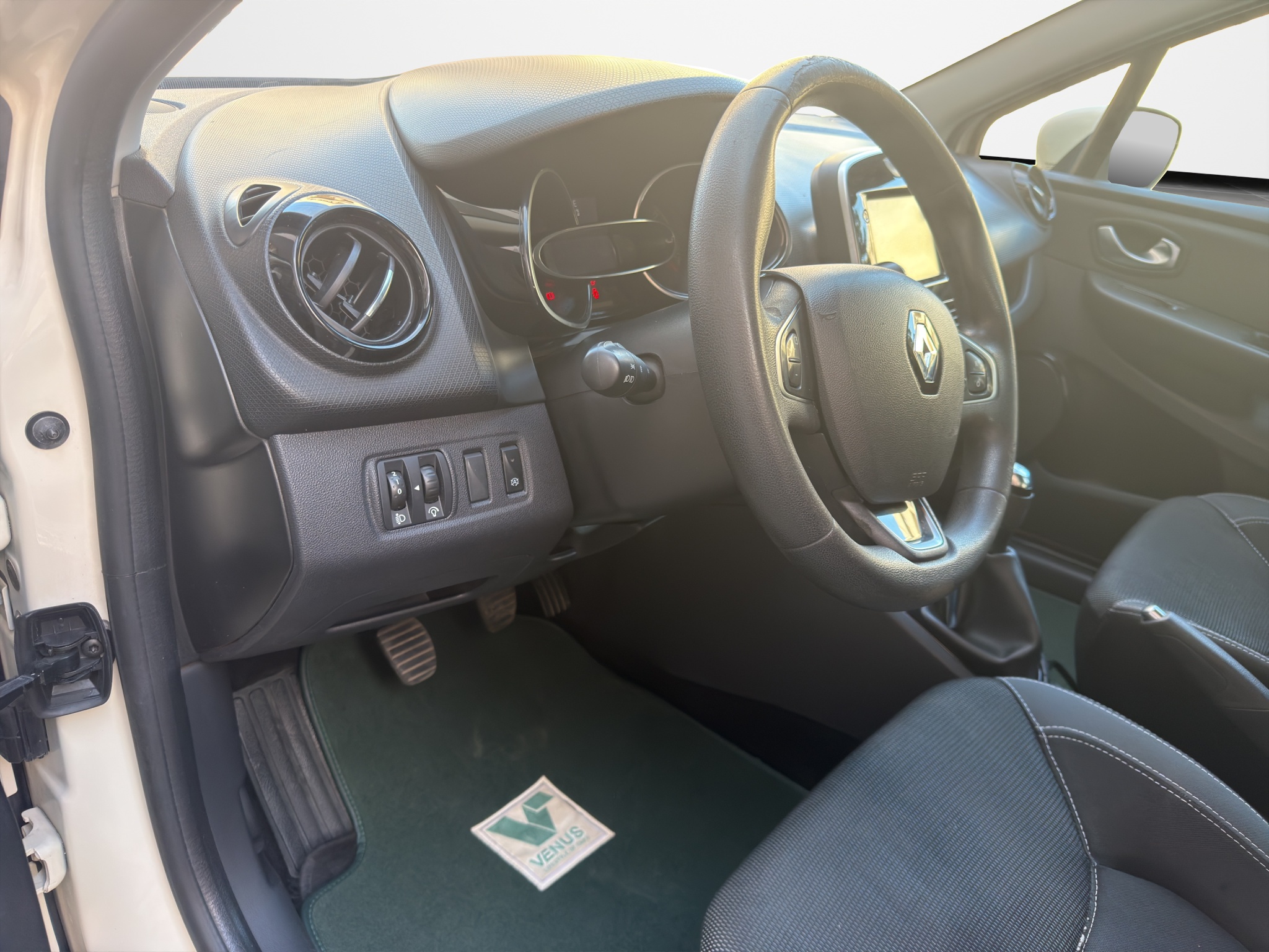 Renault Clio 1.5 dCi Diesel 2018 - 13