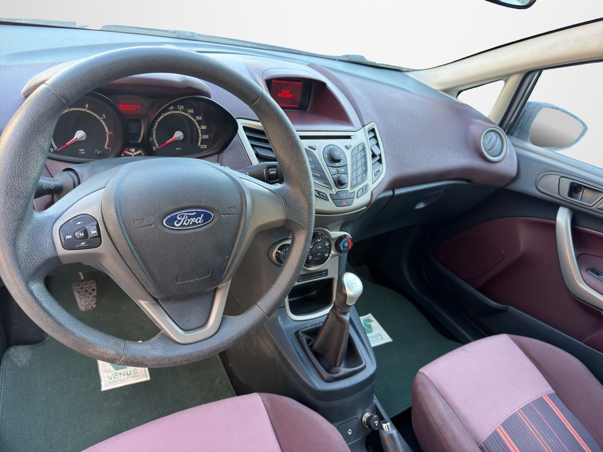 Ford Fiesta 1.4 Trend 2010 - 12
