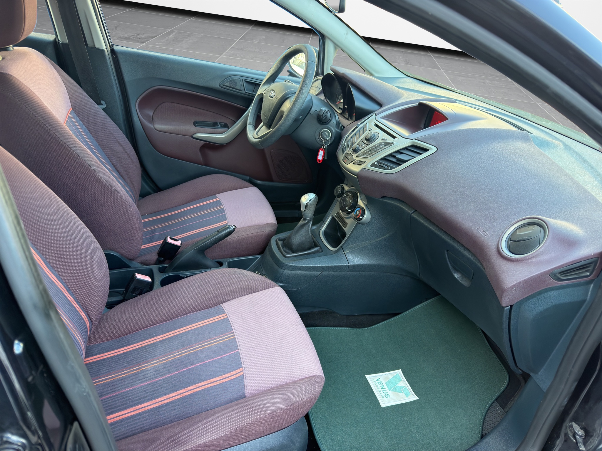 Ford Fiesta 1.4 Trend 2010 - 19