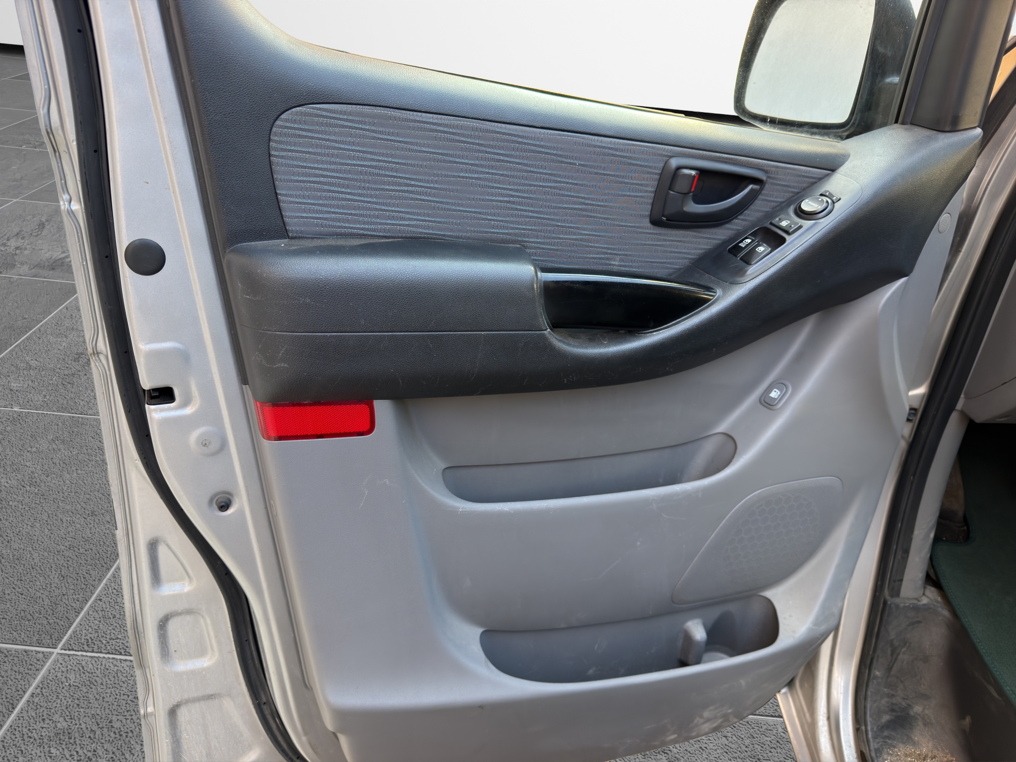 Hyundai H1 2.5 CRDi Van Diesel Grey 2016  - 14