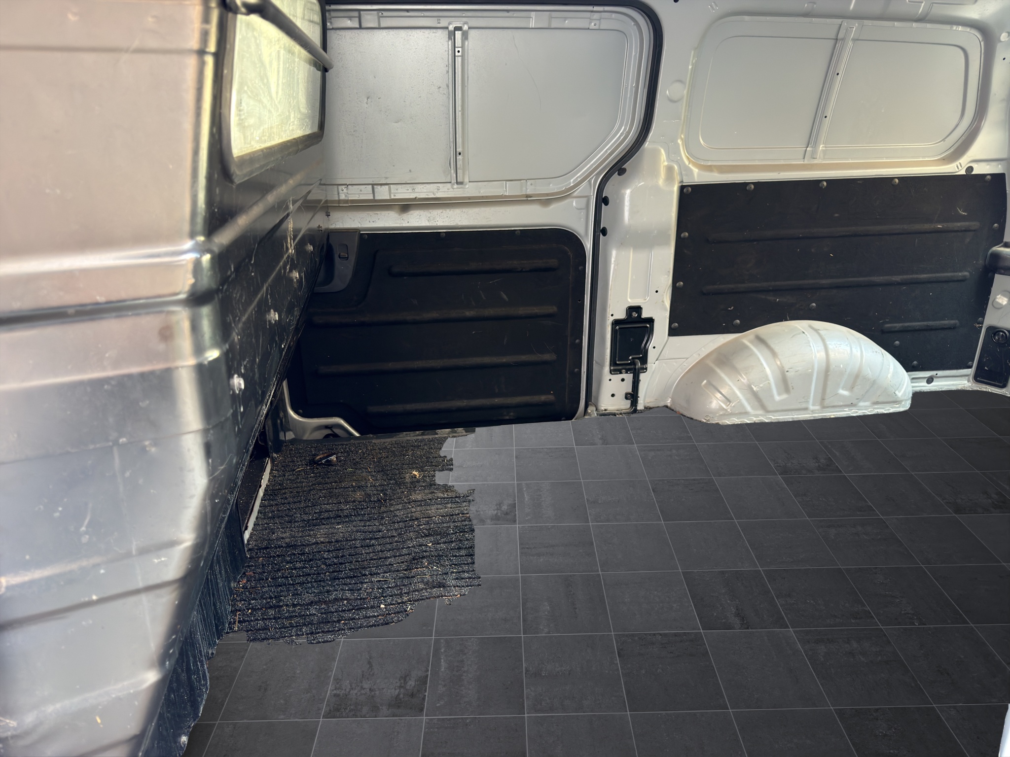 Hyundai H1 2.5 CRDi Van Diesel Grey 2016  - 15