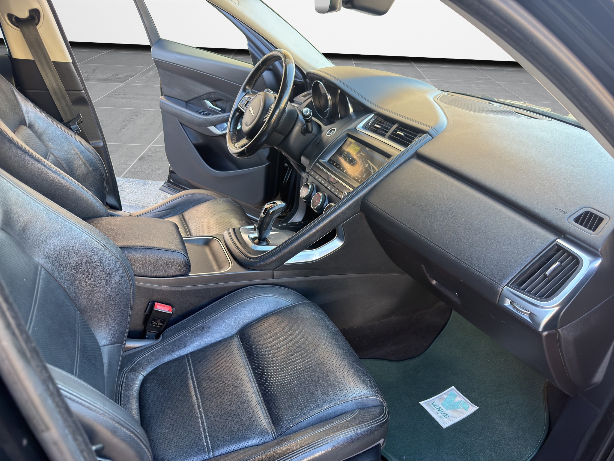 Jaguar E-PACE R-Dynamic 180 4χ4 SE Sport Edition Panorama Automatic Diesel 2018 - 19