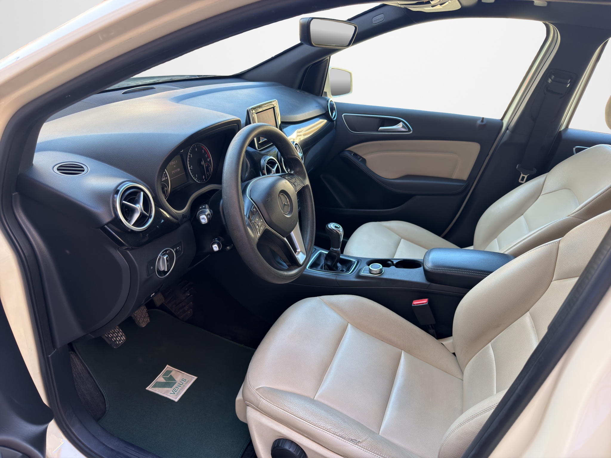 Mercedes-Benz B180 CDI Diesel 2014 - 11
