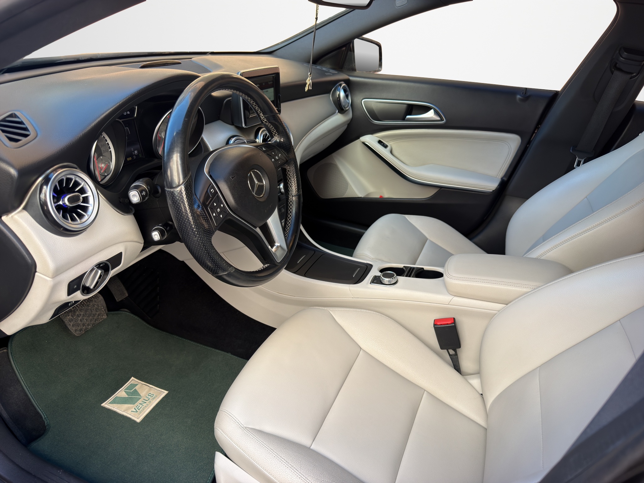 Mercedes-Benz CLA 220CDI Automatic 2014 - 11