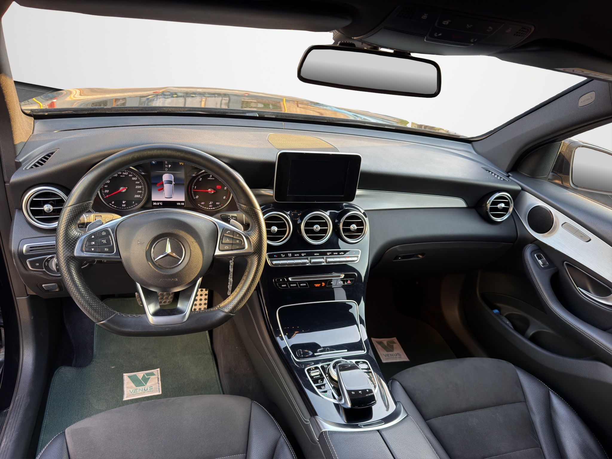 Mercedes-Benz GLC 220D 4Matic Automatic Diesel 2017 - 16
