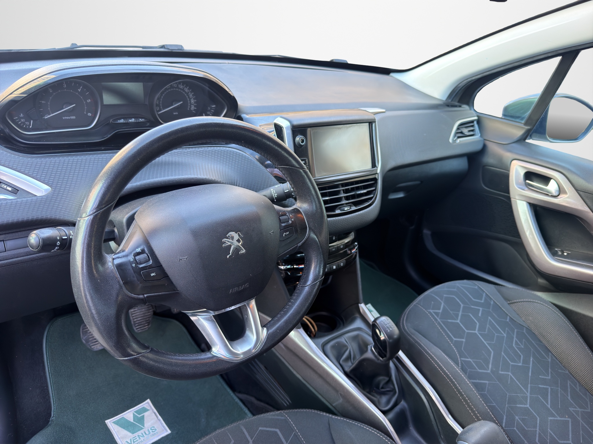 Peugeot 2008 1.6 BlueHDi Diesel 2015 - 12