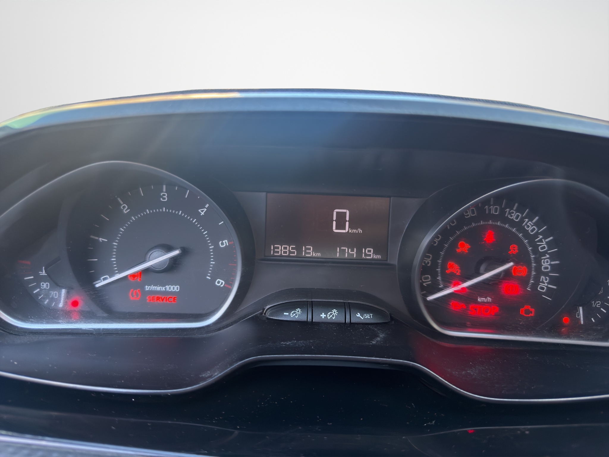 Peugeot 2008 1.6 BlueHDi Diesel 2015 - 13