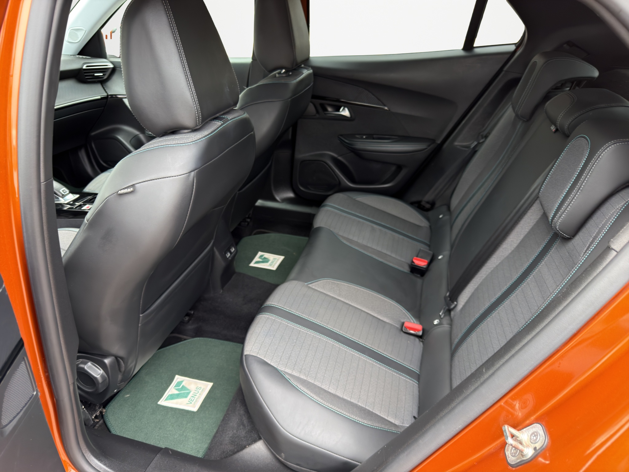 Peugeot 2008 1.5 BlueHdi Automatic Diesel 2022 - 15