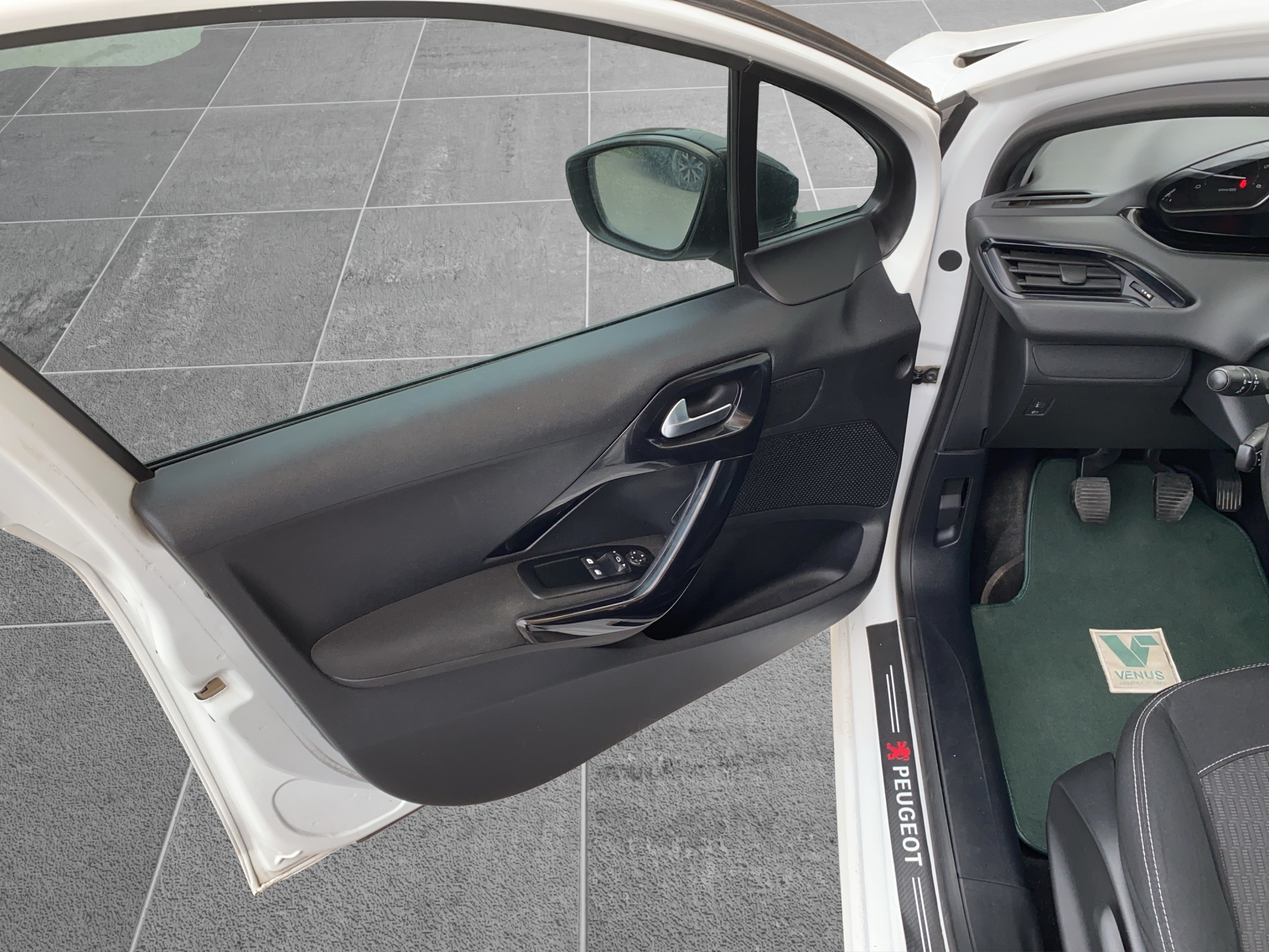 Peugeot 208 1.6 BLUEHDI Diesel 2018 - 14