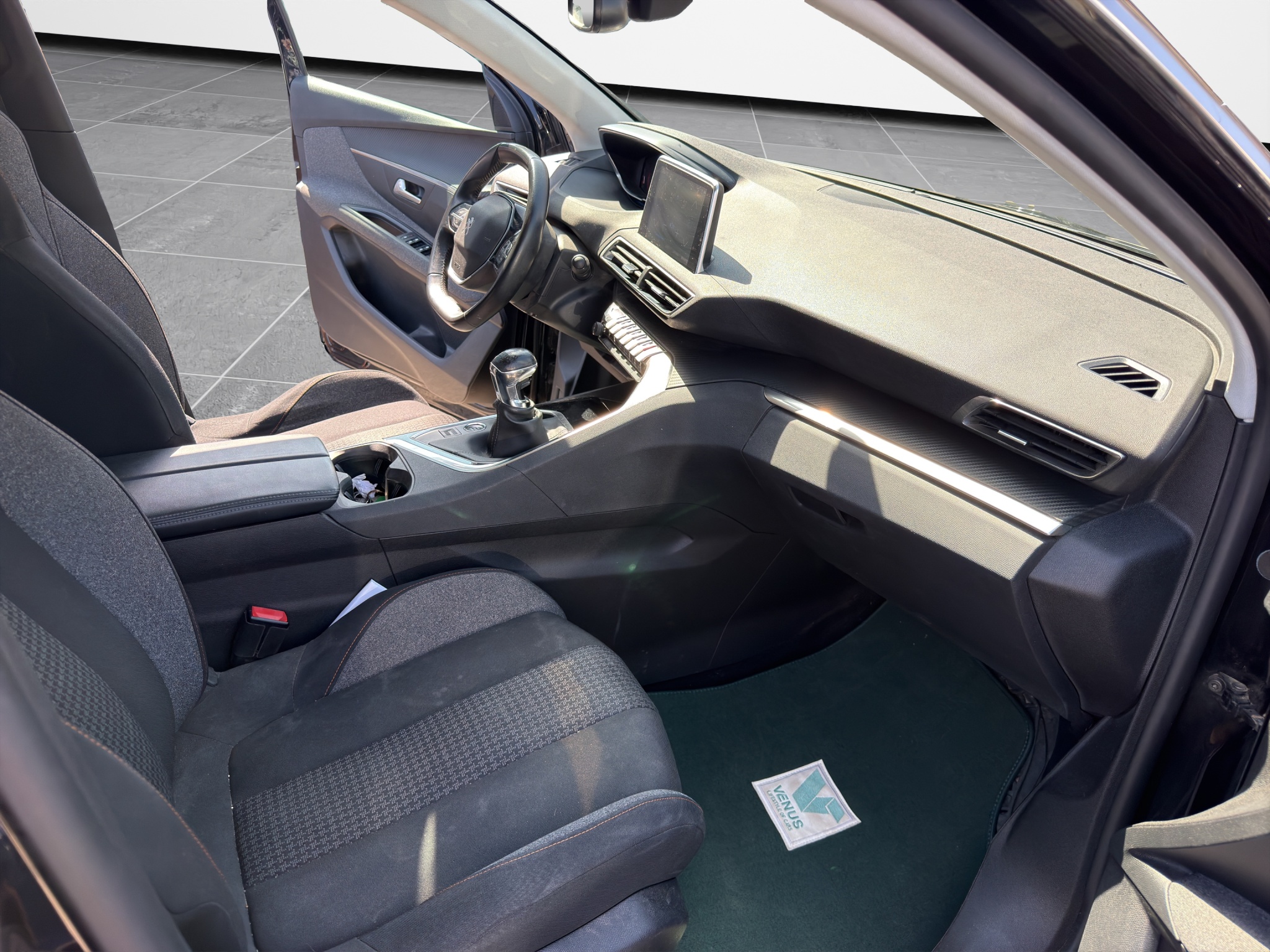 Peugeot 3008 Active 1.2 PureTech 2021 - 18