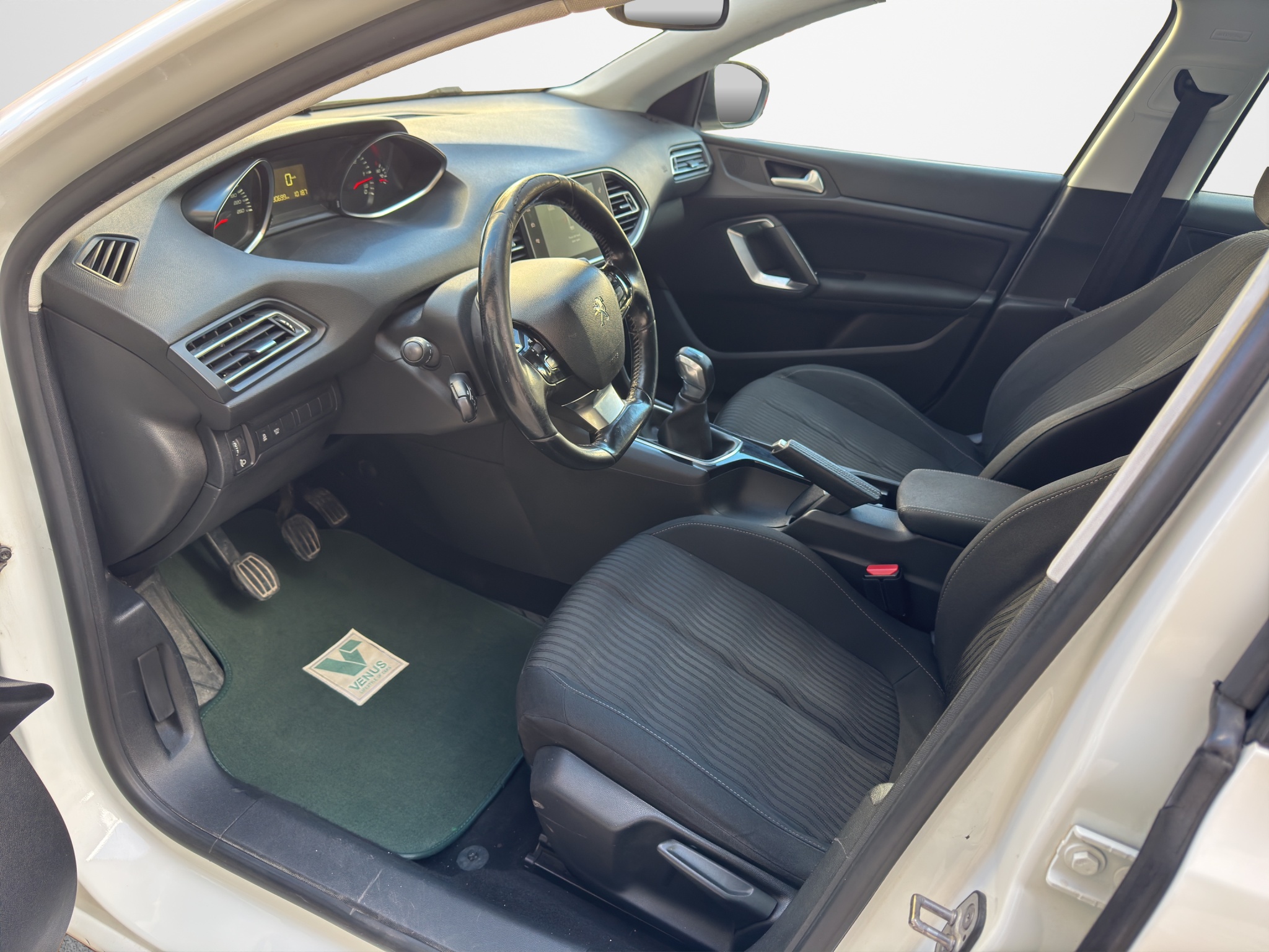 Peugeot 308 1.6 Blue HDI Diesel 2017  - 11