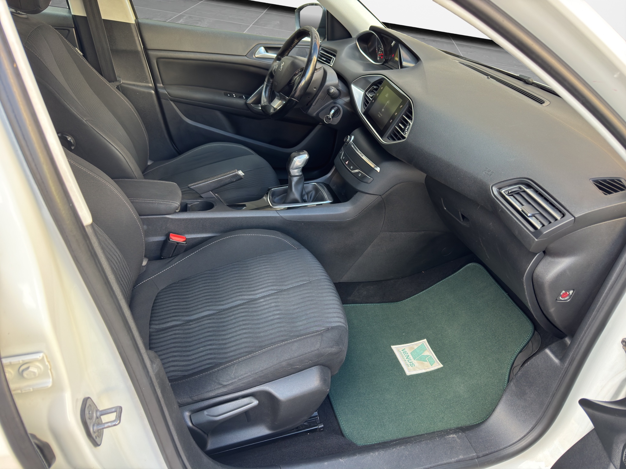 Peugeot 308 1.6 Blue HDI Diesel 2017  - 19