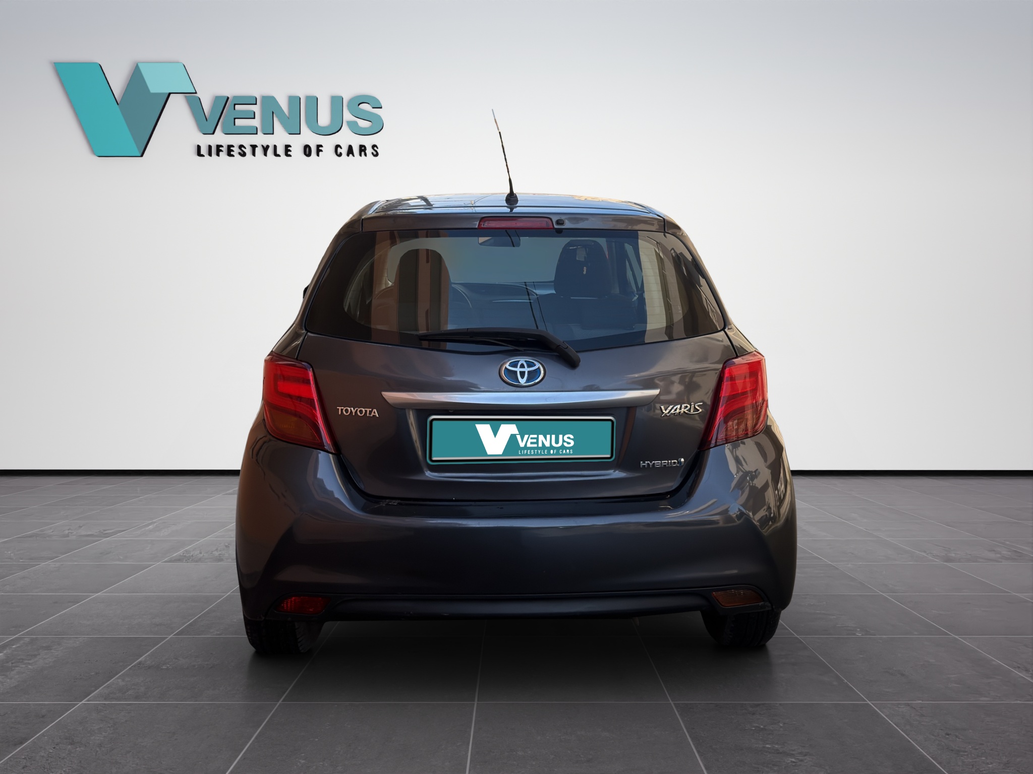 Toyota Yaris Hybrid 1.5 VVT-i Automatic 2015 - 6