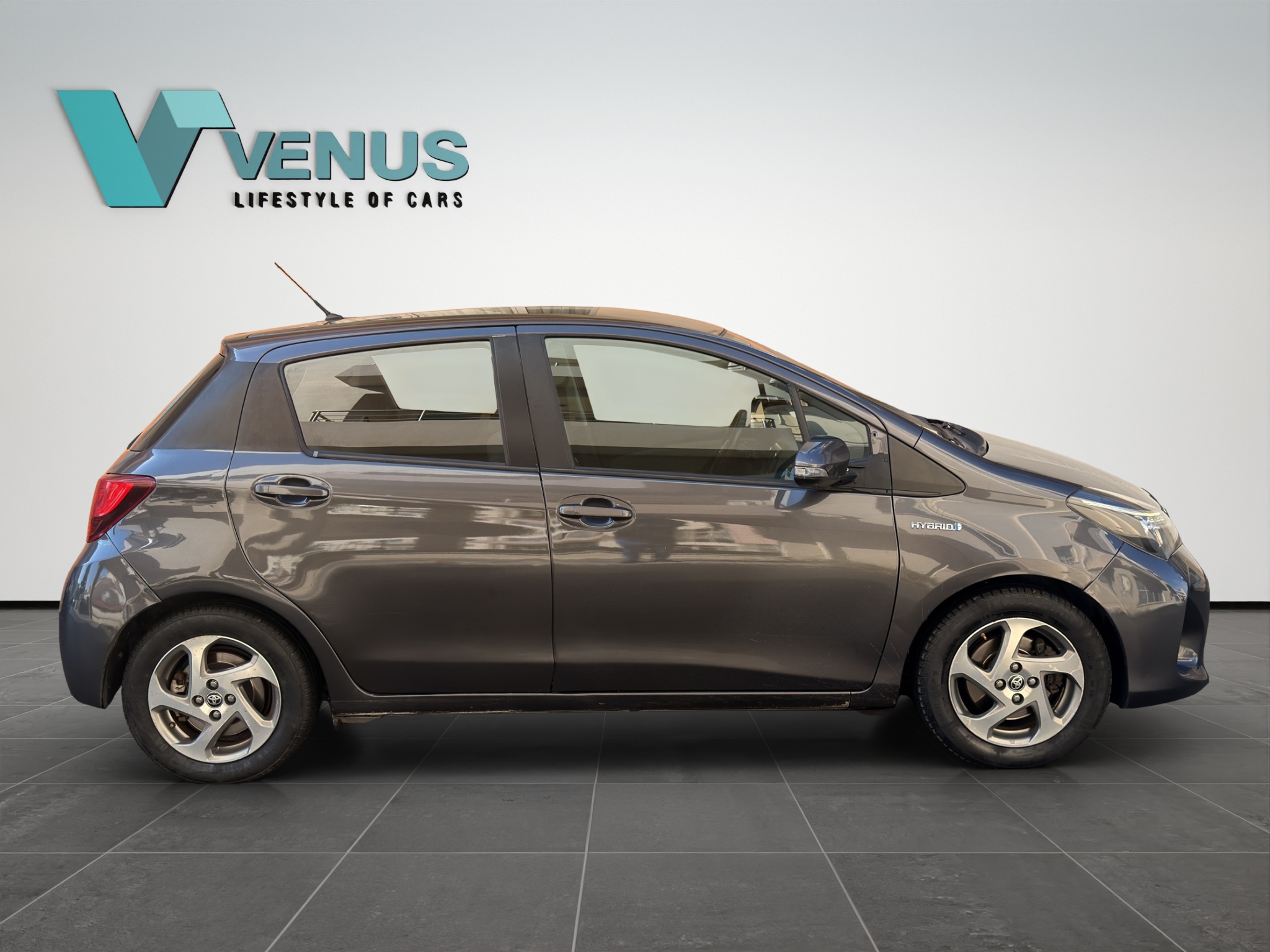 Toyota Yaris Hybrid 1.5 VVT-i Automatic 2015 - 7