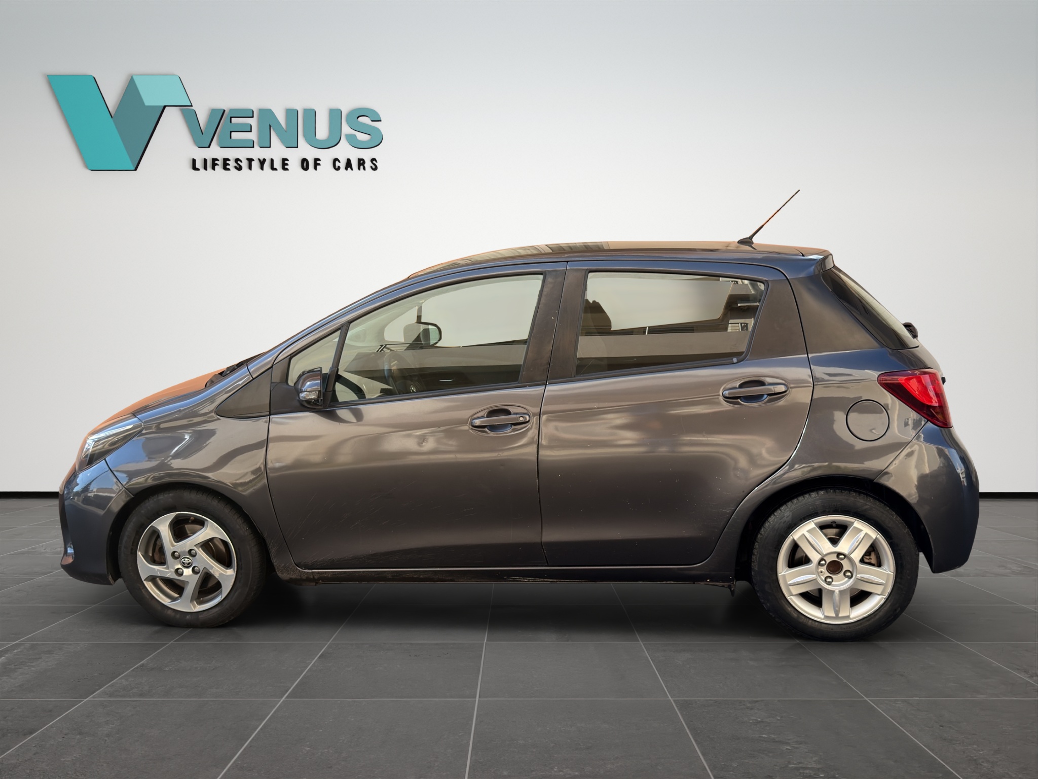 Toyota Yaris Hybrid 1.5 VVT-i Automatic 2015 - 8