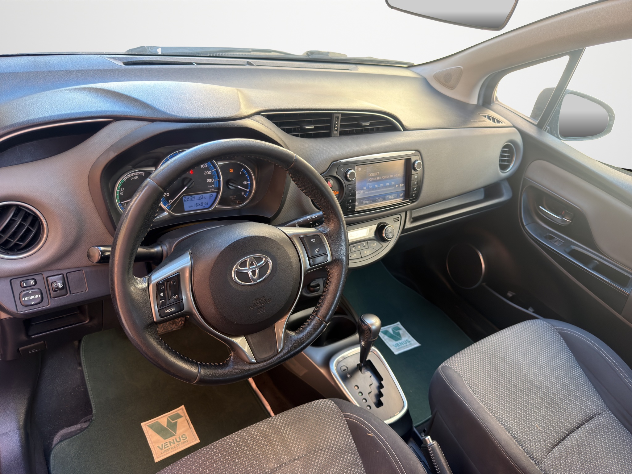 Toyota Yaris Hybrid 1.5 VVT-i Automatic 2015 - 12