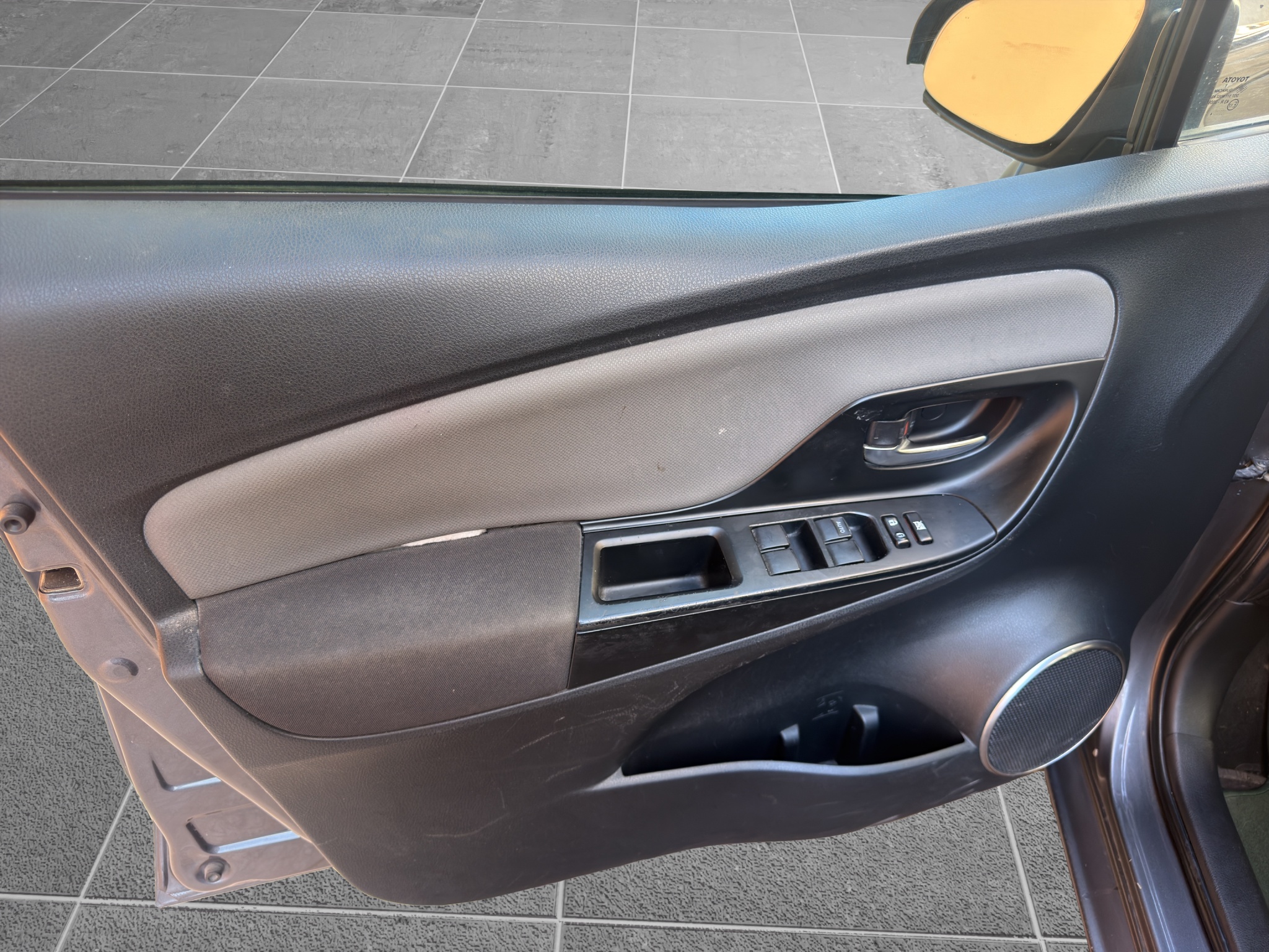 Toyota Yaris Hybrid 1.5 VVT-i Automatic 2015 - 14