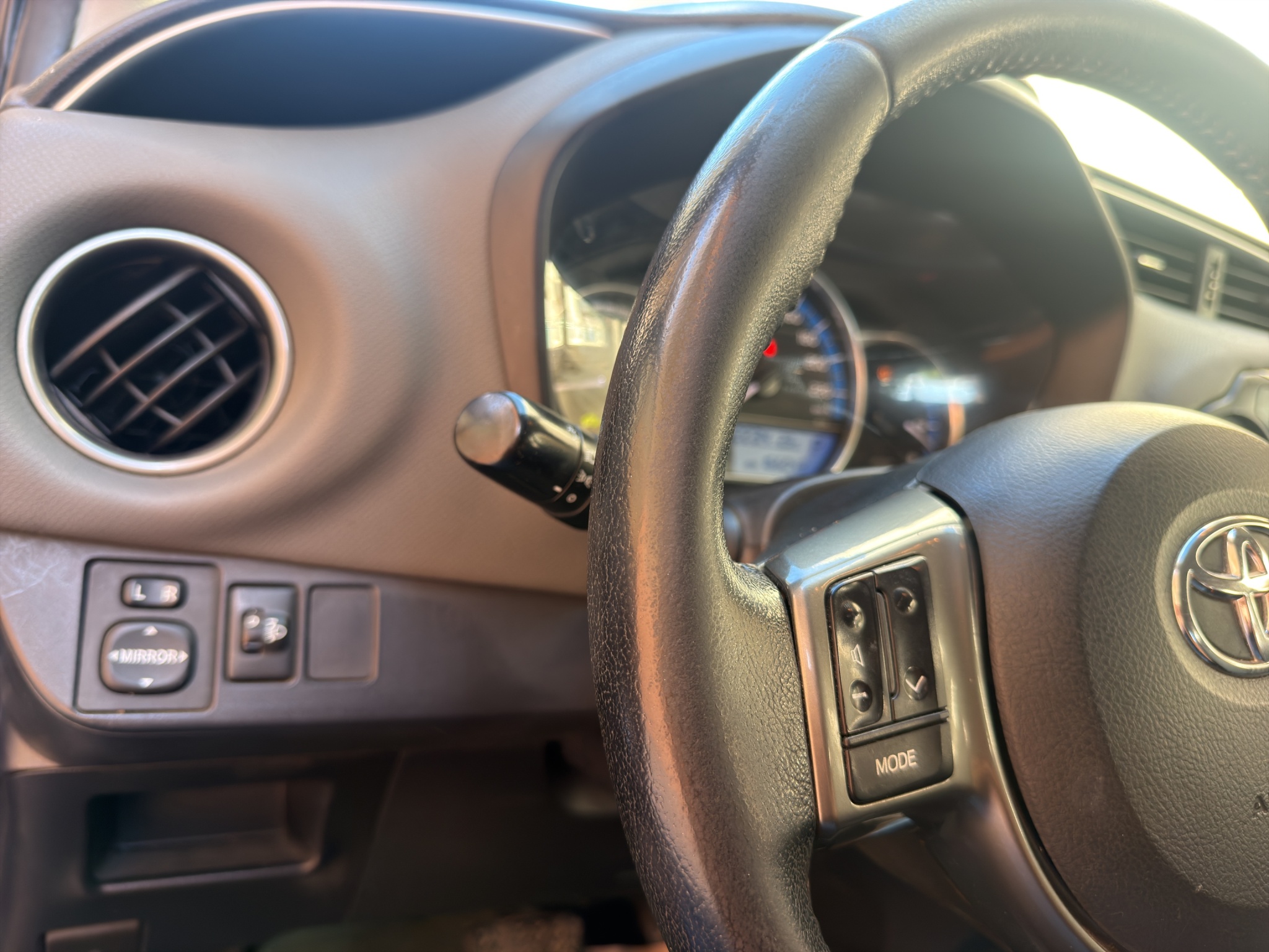 Toyota Yaris Hybrid 1.5 VVT-i Automatic 2015 - 18