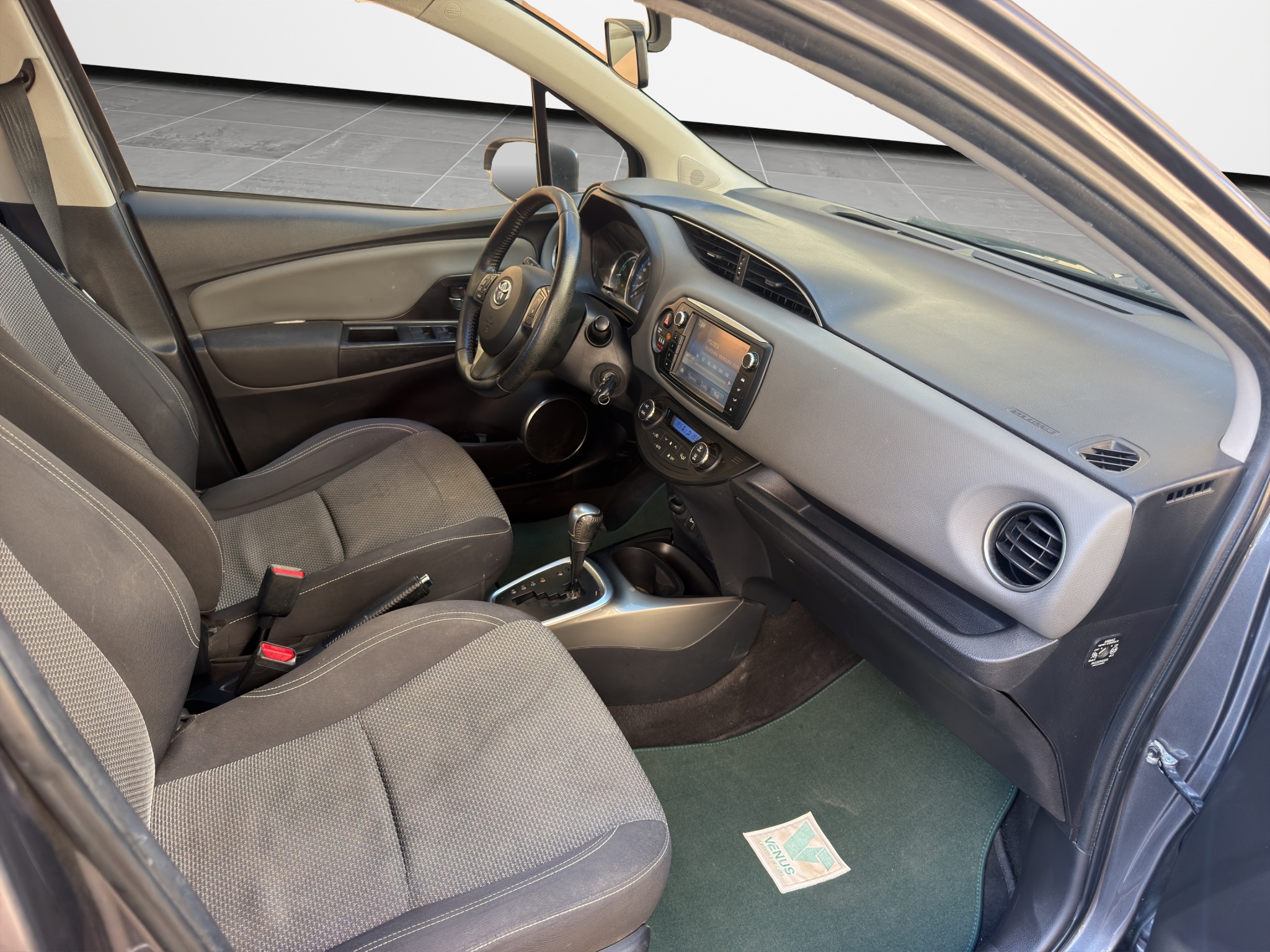 Toyota Yaris Hybrid 1.5 VVT-i Automatic 2015 - 19
