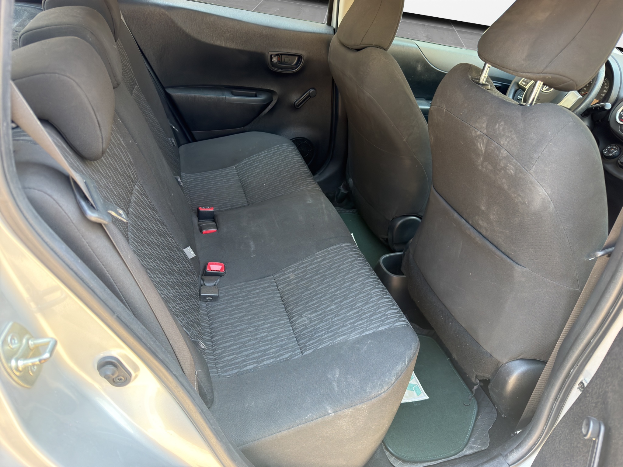 Toyota Yaris 1.0 VVT-i 2012 - 19